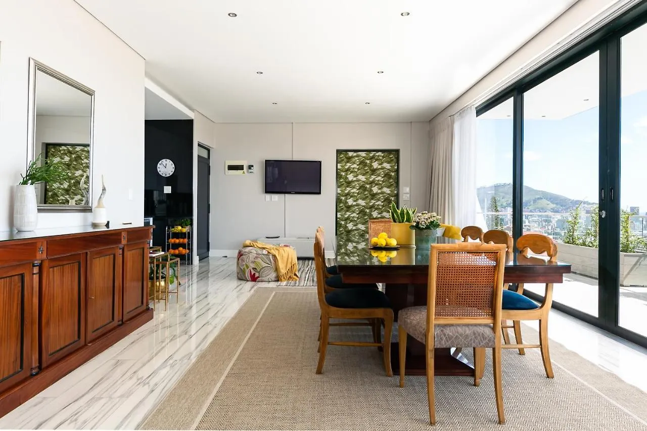Cambridge Suites -#1 Spectacular Balcony Cape Town